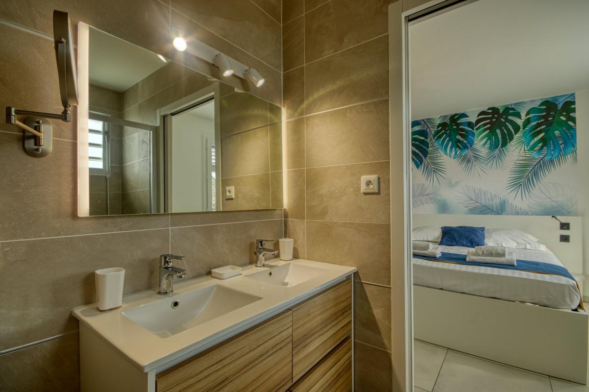 Location appartement luxe Trois Ilet Martinique - Salle de bain Suite parentale